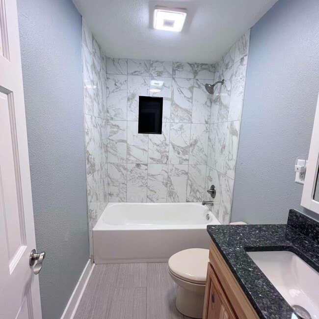 Building Photo - 121 Harbeson Ave SE