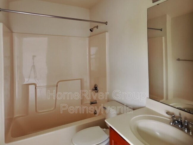 Building Photo - 145 Tanglewood Dr