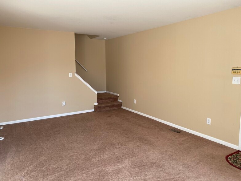 Building Photo - 34119 Garfield Cir