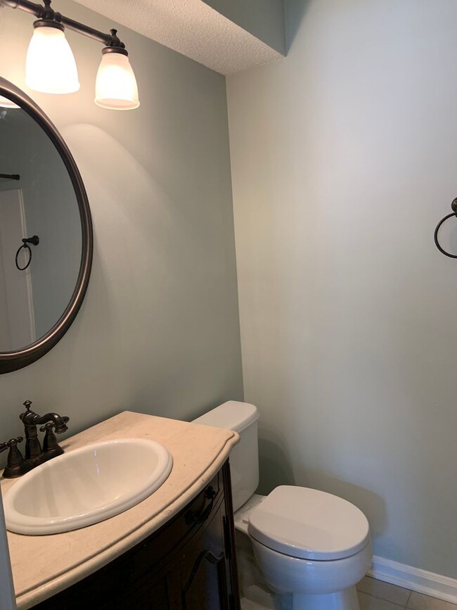 Building Photo - Gorgeous 2BR Somerset Village Condo