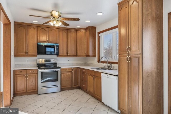 Building Photo - 306 Lincoln Ave