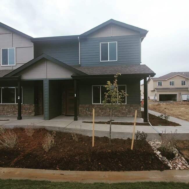 Building Photo - Updated and Bright 3 Bedroom Townhouse in Greeley!