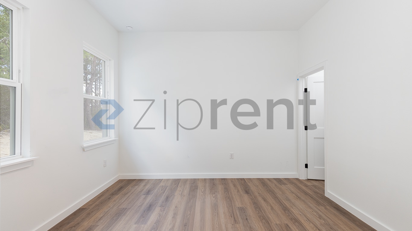 Building Photo - Unit