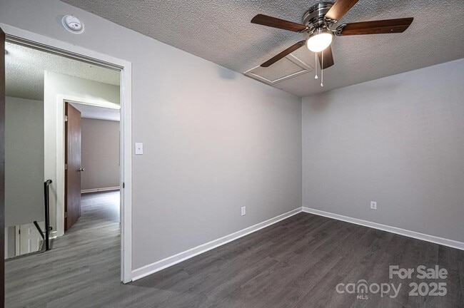 Building Photo - 1051 3rd St SE