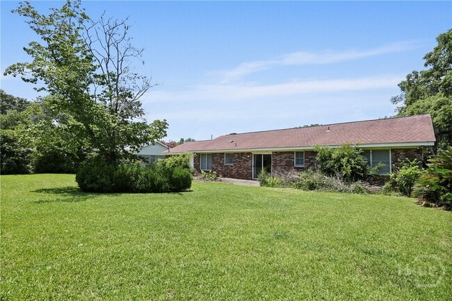 Building Photo - 204 Pine Grove Dr
