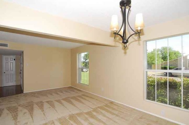 Building Photo - 3151 Kinkaid Dr