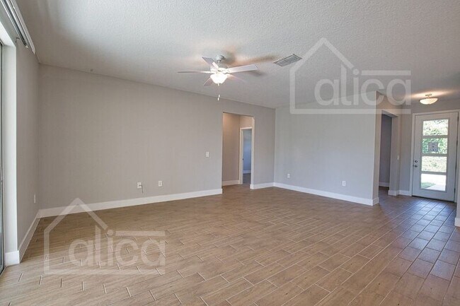 Building Photo - 1610 Rada Ln