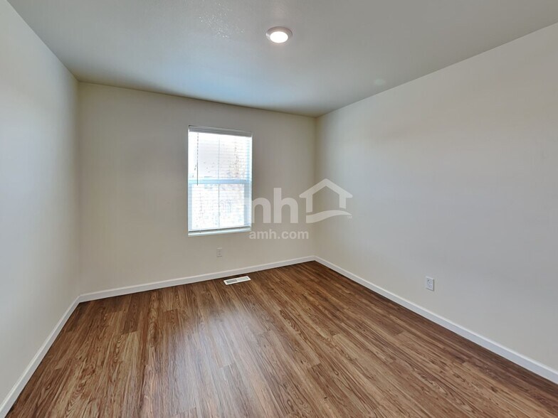 Building Photo - 2323 NW Matteo Dr