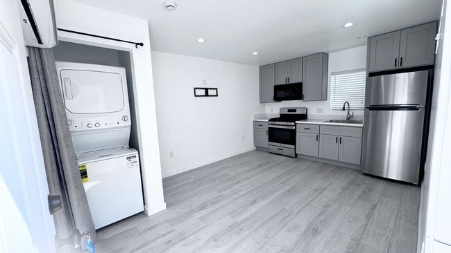 Building Photo - Charming Newly Renovated 1-Bedroom Home in El Sereno!