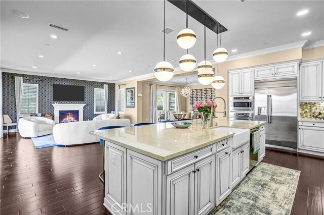Building Photo - 1232 Inspiration