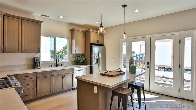 Building Photo - 5051 Savannah St