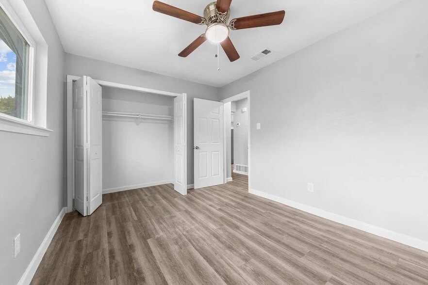 Bedroom 1 - 124 Wind Ridge Dr