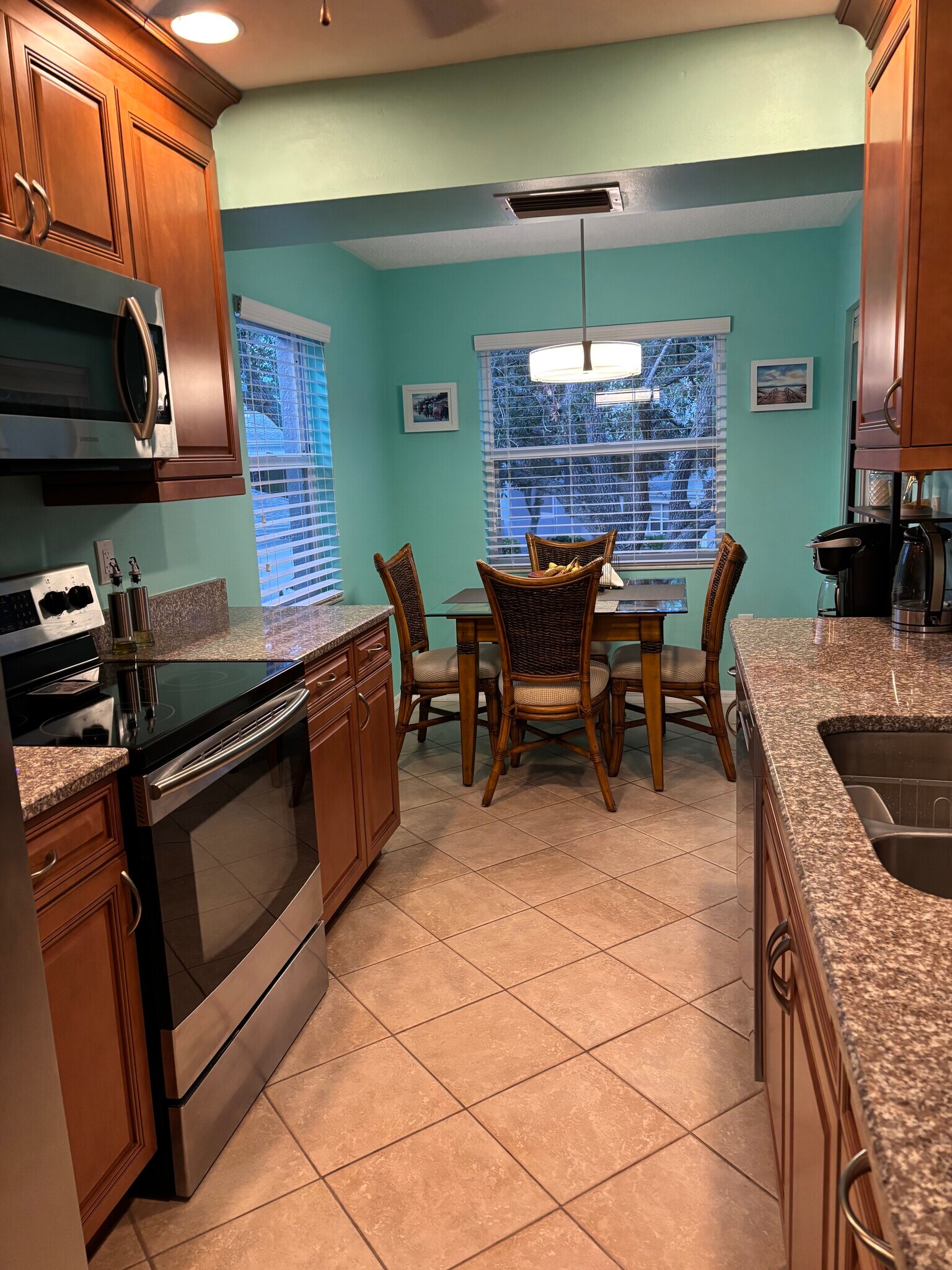 Full Kitchen - 5699 Sheffield Greene Cir