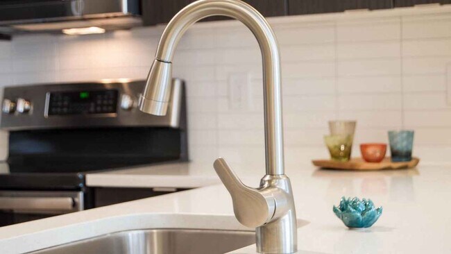 Building Photo - Over the top 1BR