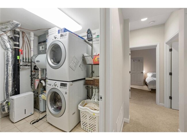 Building Photo - 1008 Portland Ave