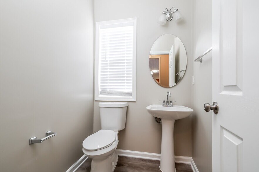 Building Photo - 2468 Radcliffe Ct