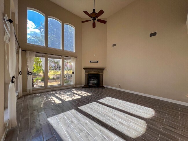 Building Photo - The Ridge at Alta Vista