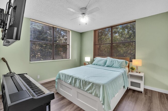 Building Photo - 14623 Bonaire Blvd