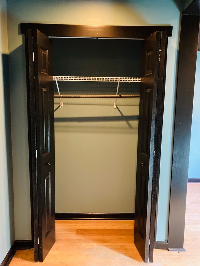 Building Photo - 922 Western Ave