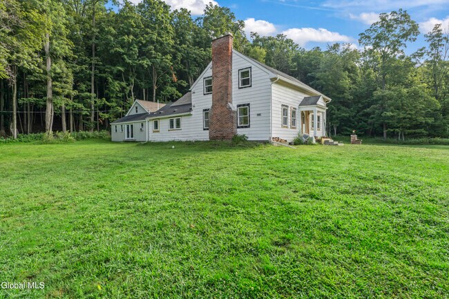 Building Photo - 820 Valley Falls Rd