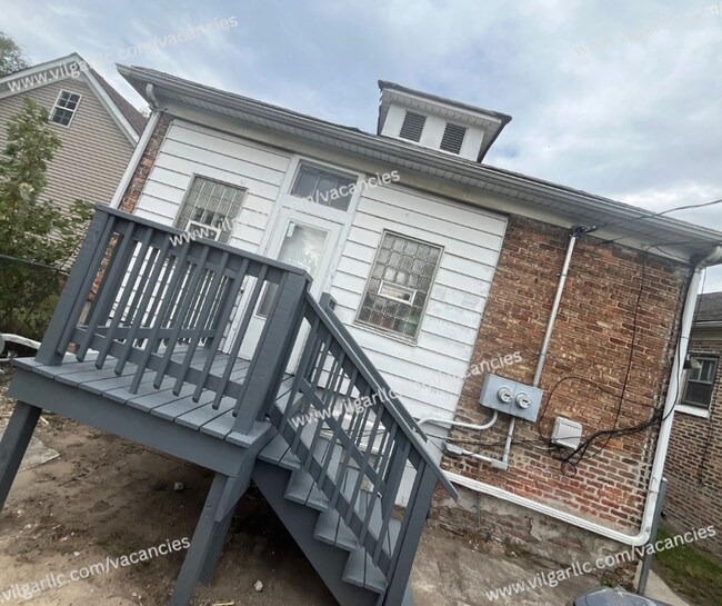Building Photo - 1677 W 14th Ave