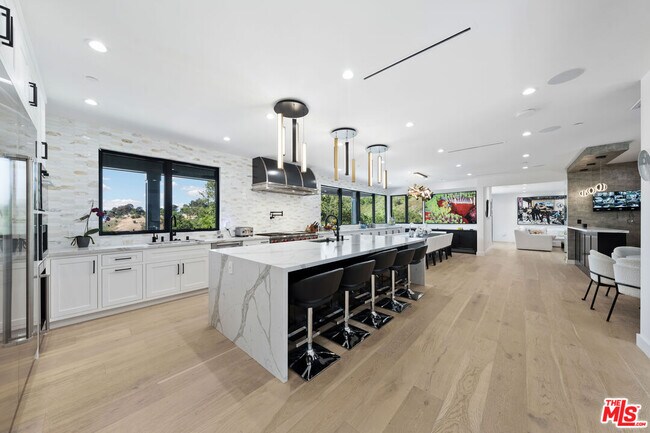 Building Photo - 3140 Coldwater Canyon Ave