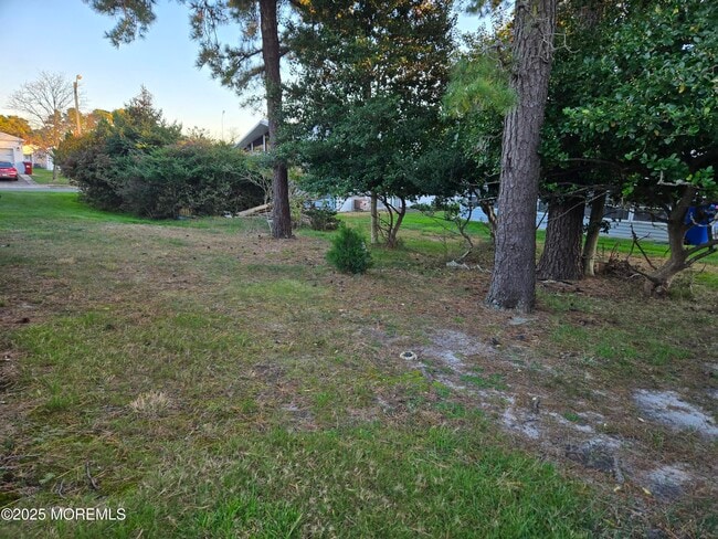 Building Photo - 10 Pine Valley Dr