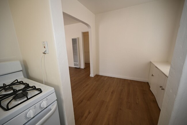 Building Photo - 1609diam