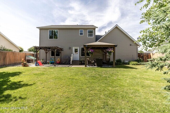 Building Photo - Beautiful home in Broadmore Estates