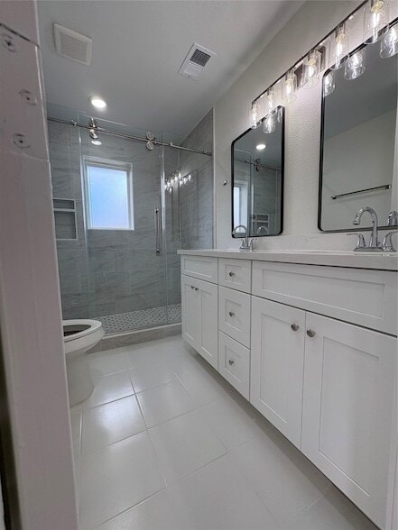 Building Photo - 704 S 10th St