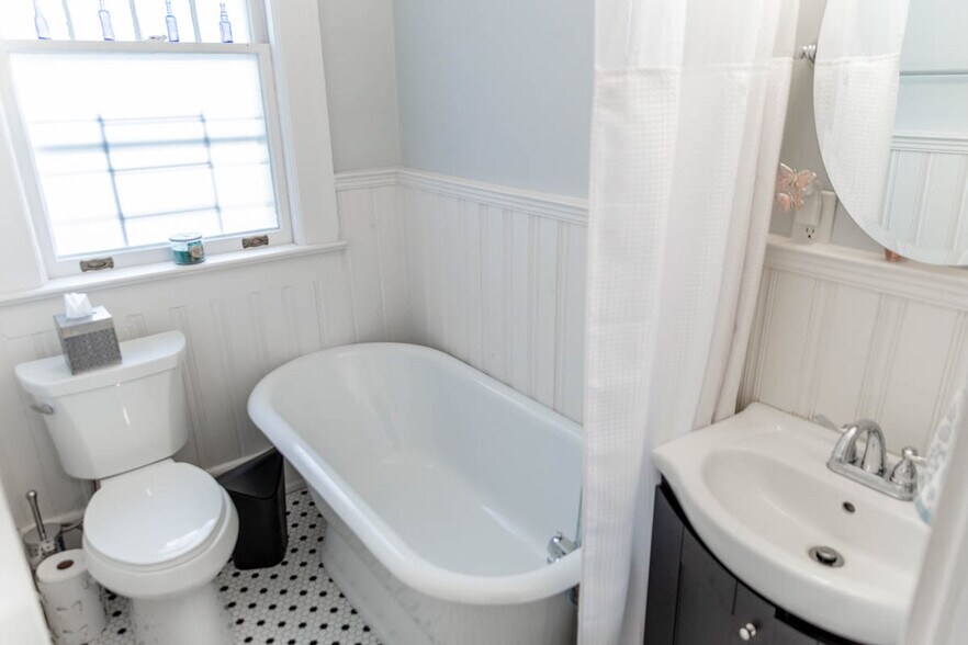 Downstairs bathroom - 641 Bonaventure Ave NE