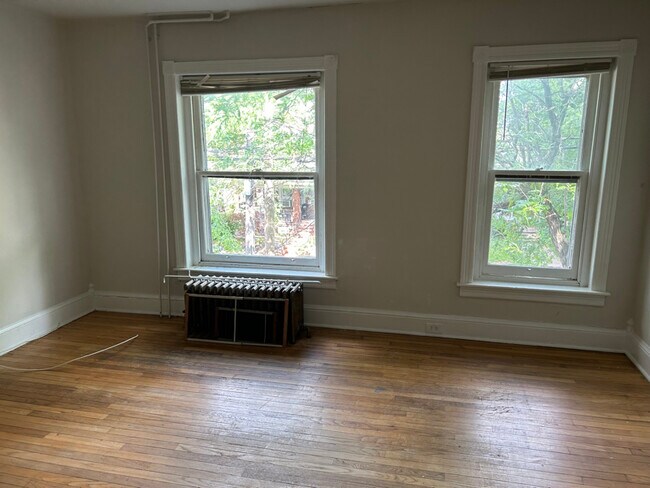 Building Photo - 526 N Charlotte St