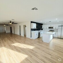 Building Photo - Stunning Newly Renovated Three Bedroom