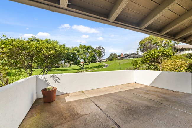 Building Photo - 1954 Vista Caudal