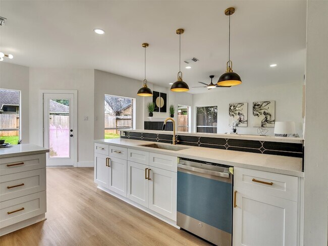 Building Photo - 246 Cedar Elm Ln