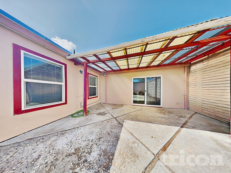 Building Photo - 2921 Pear St