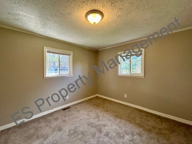 Building Photo - 2464/66 Tansel Rd - West