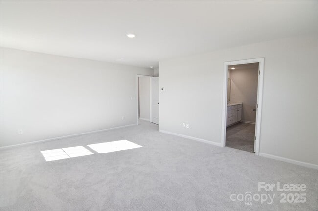 Building Photo - 261 Abersham Dr