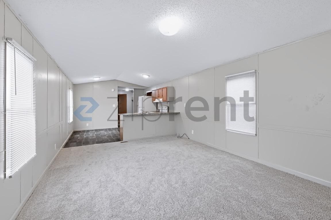 Building Photo - 1112 Armadillo Dr