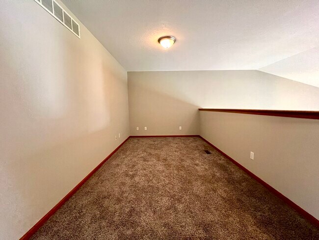 Building Photo - 1172 Rose Dr