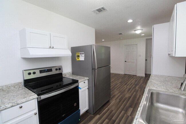 Building Photo - 6037 Syrcle Ave