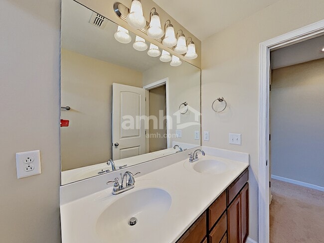Building Photo - 2630 Anthem Way