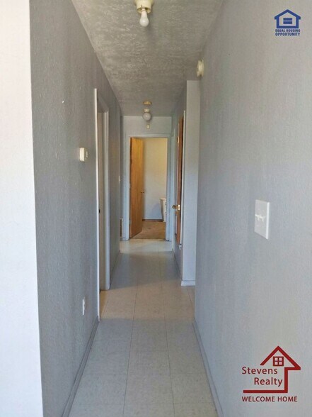 Building Photo - 1302 SW Texas Ave