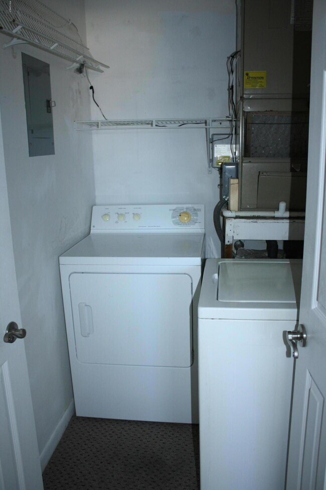 Building Photo - 325 S Banana River Blvd