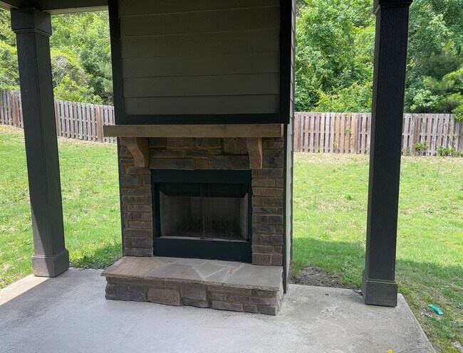 Building Photo - 717 Porter Ln