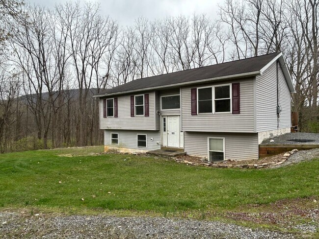 Building Photo - 3 bed, 3 bath House