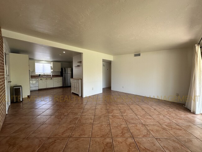 Building Photo - 6624 E Nelson Dr