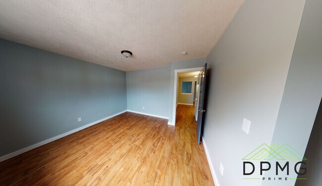 Building Photo - 326 E Hillsdale St