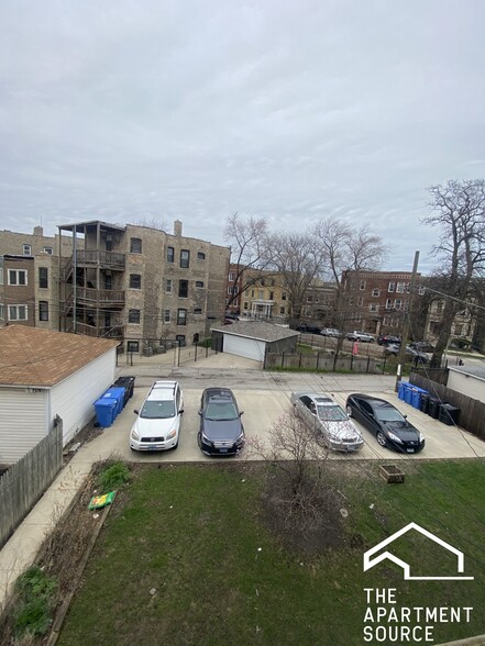 Building Photo - 3110 W Fullerton Ave