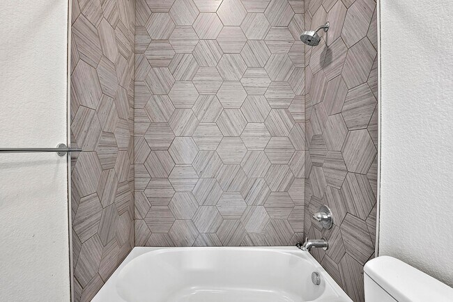 Building Photo - Last Townhouse Available! Beautiful Newer Build Close to Overlook Station